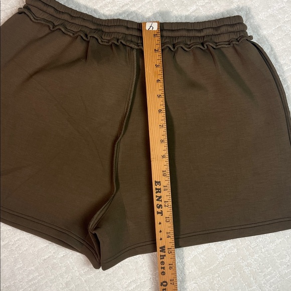 New! Devon Windsor Olive Steele Short with drawstring and pockets large - Picture 6 of 12